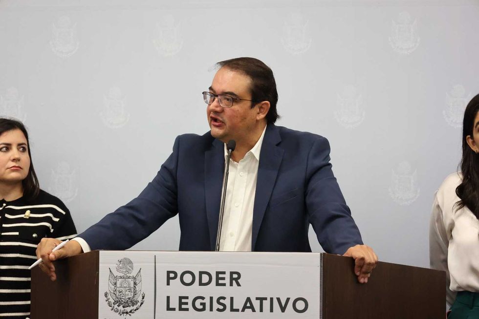 Guillermo Vega Guerrero habla en tribuna del Poder Legislativo de Quer\u00e9taro