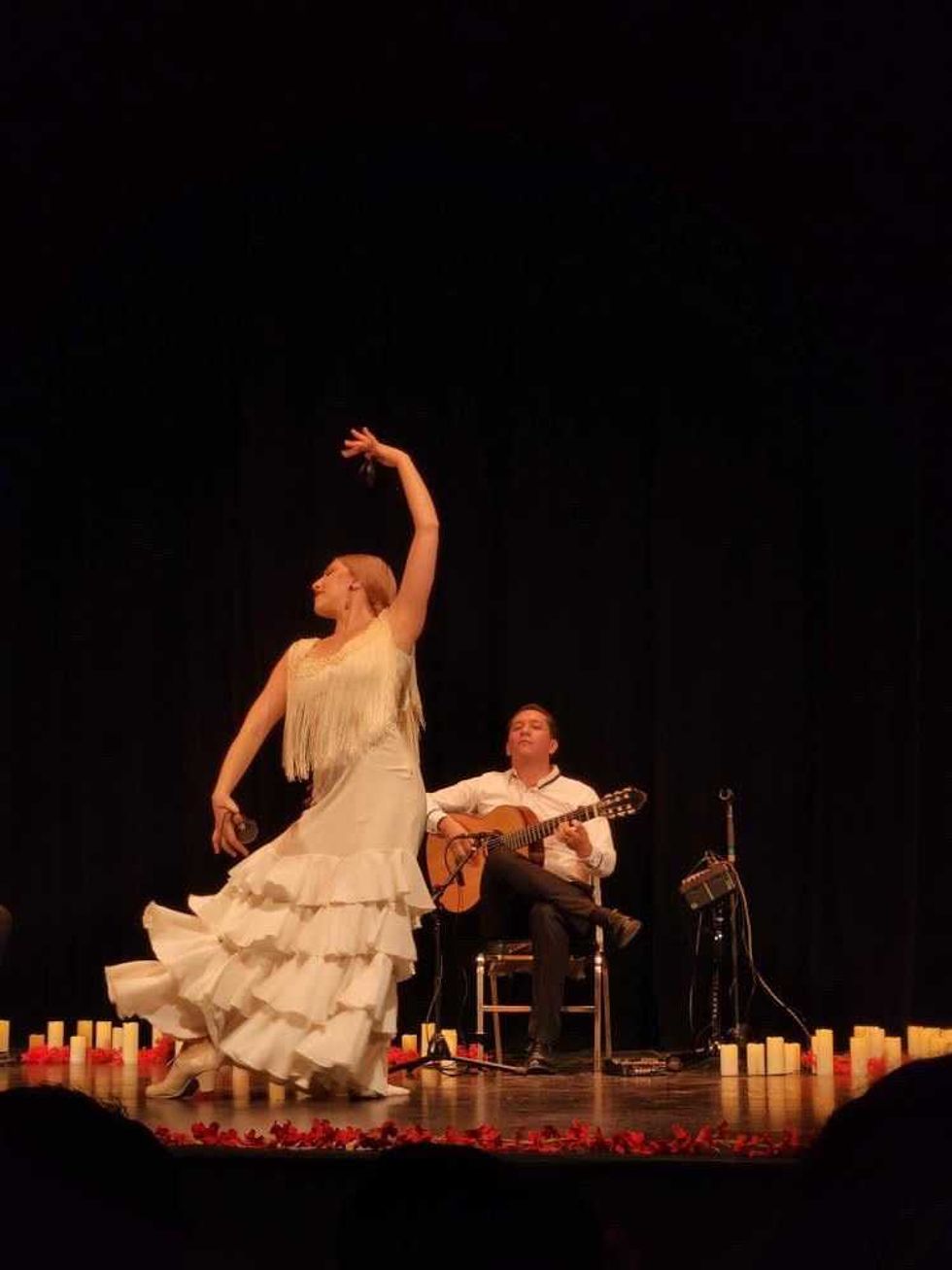 Guitarrista Saib Polanco interpreta flamenco durante el espect\u00e1culo Fuego Flamenco en el Auditorio Francisco Mu\u00f1oz del CEART de Quer\u00e9taro
