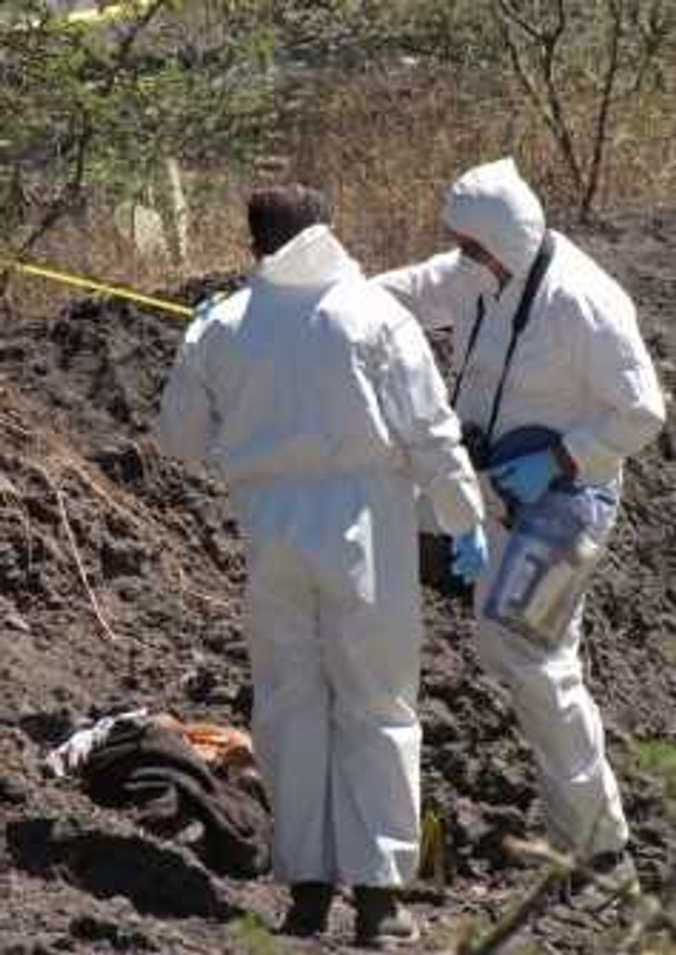 Hallan a hombre semienterrado en Querétaro. SIETE FOTO