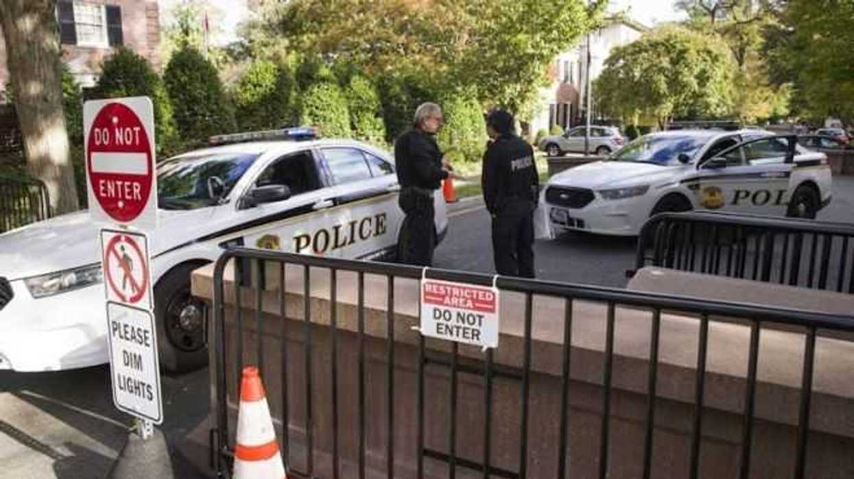 hallan-explosivos-en-oficinas-de-obama-y-hillary-clinton