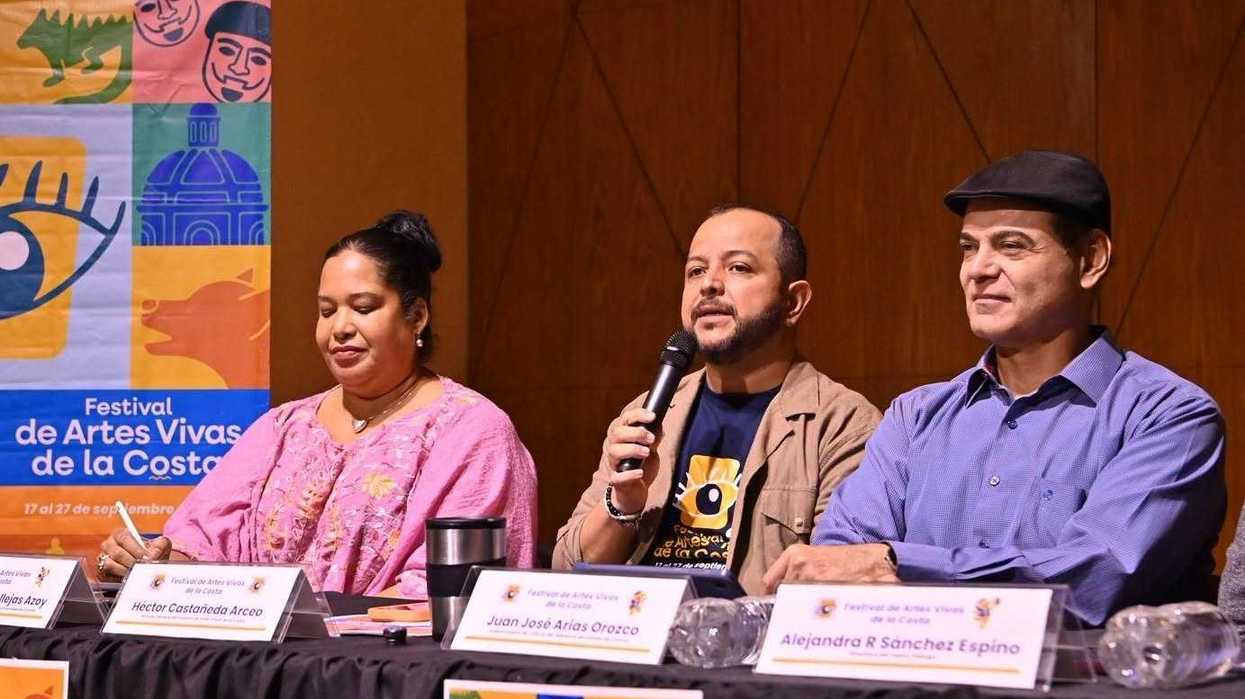 Héctor Castañeda Arceo, creador del Festival de Artes Vivas de la Costa, durante la conferencia de presentación de la décima edición del encuentro.