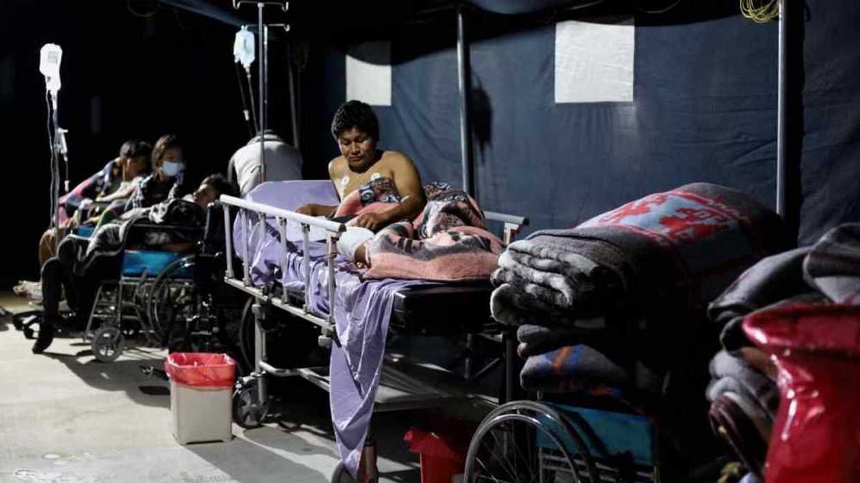 Heridos son atendidos en el hospital regional de Ayacucho tras una jornada de protestas, ayer, en Ayacucho (Perú). EFE/Miguel Gutiérrez.