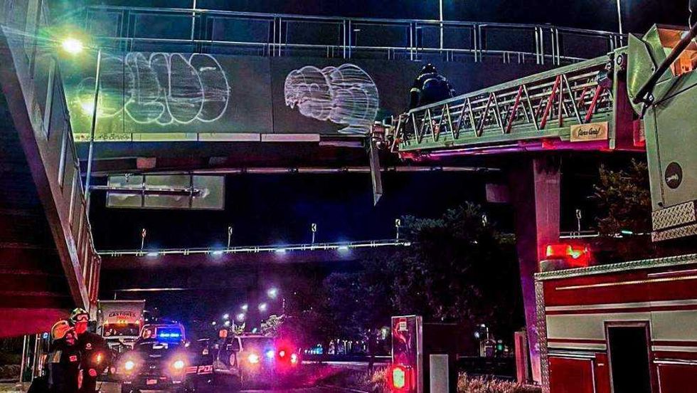 Hombre cae de puente peatonal en Bernardo Quintana, Querétaro.