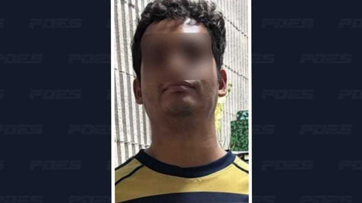 Hombre detenido en El Marqués, Querétaro, por circular con un vehículo equipado con aditamentos de emergencia, según reporte de la Policía Estatal.