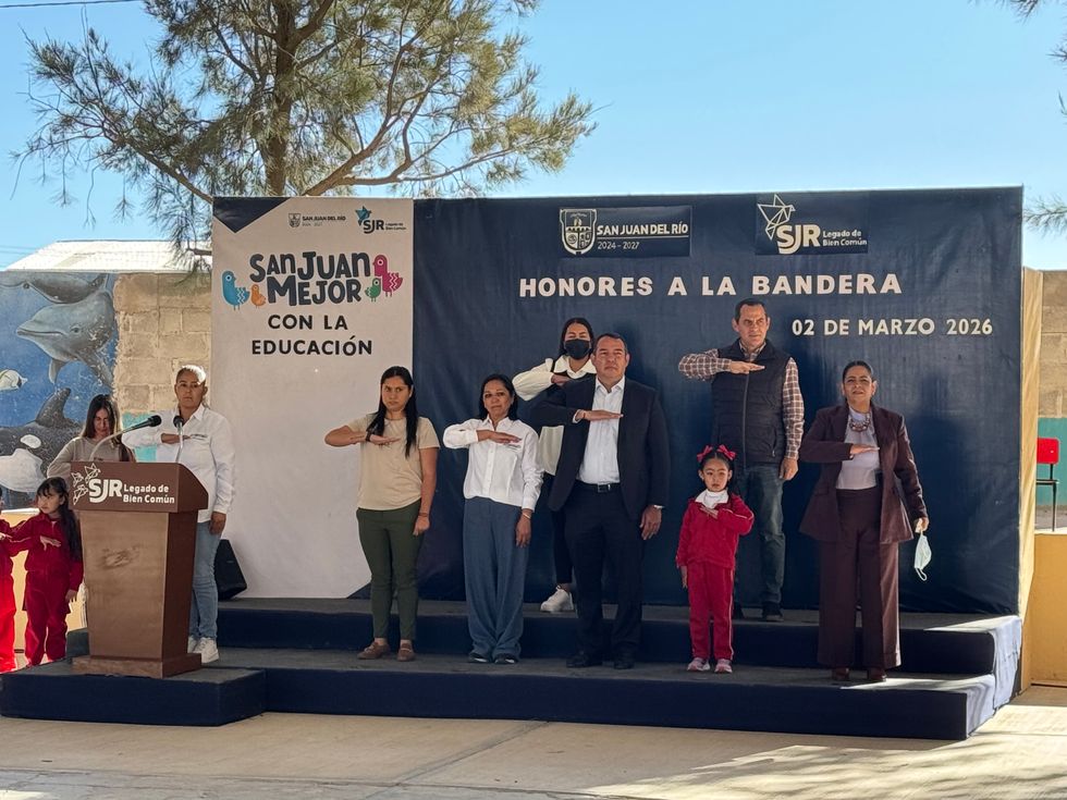 Honores a la bandera en jard\u00edn de ni\u00f1os Mar\u00eda Oropesa Hermida en San Sebasti\u00e1n de las Barrancas Norte San Juan del R\u00edo