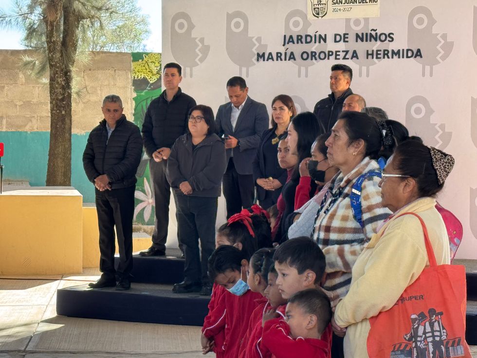Honores a la bandera en jard\u00edn de ni\u00f1os Mar\u00eda Oropesa Hermida en San Sebasti\u00e1n de las Barrancas Norte San Juan del R\u00edo