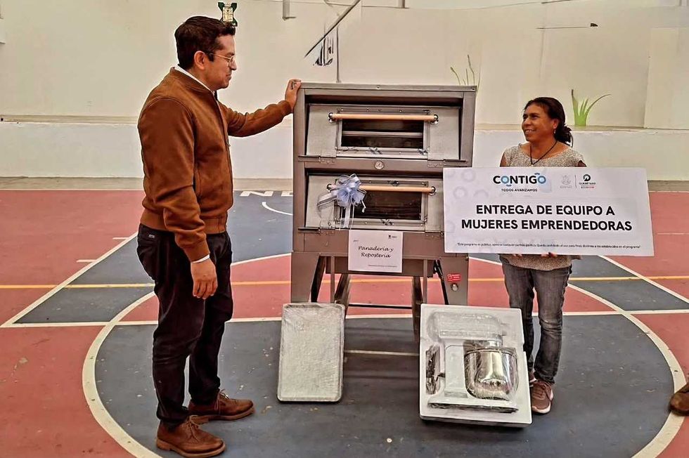Horno y batidora de panader\u00eda, parte del equipo productivo entregado en Quer\u00e9taro