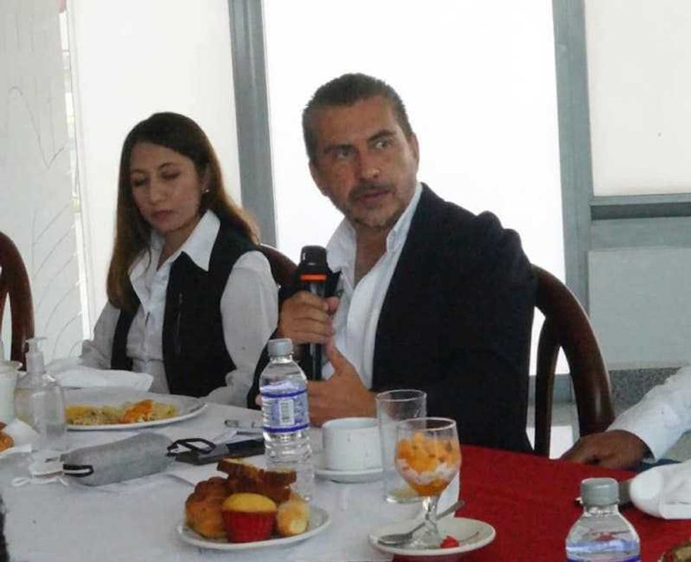 hugo cabrera reune con abogados