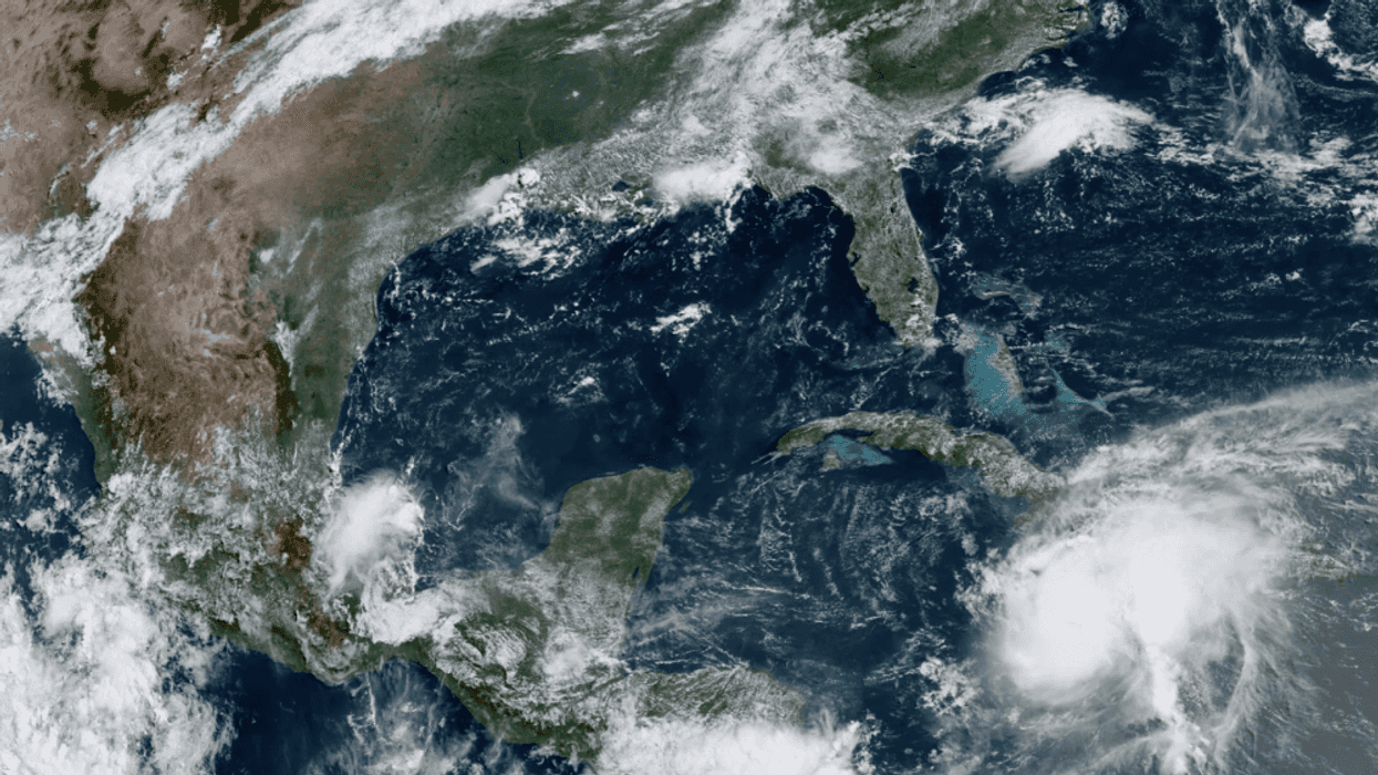 Huracán Beryl azota la Península de Yucatán: Alertan por lluvias torrenciales.