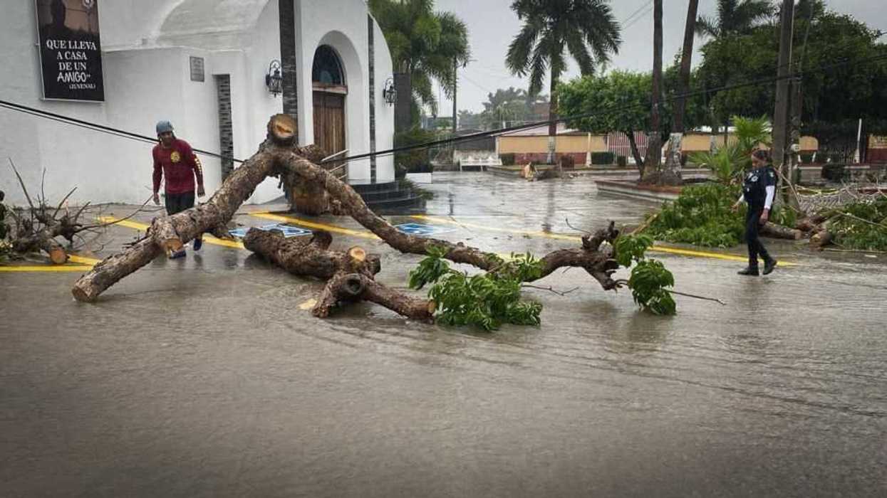 Huracán ‘Norma’ pasa a categoría 3; lluvias intensas en Jalisco y Colima.