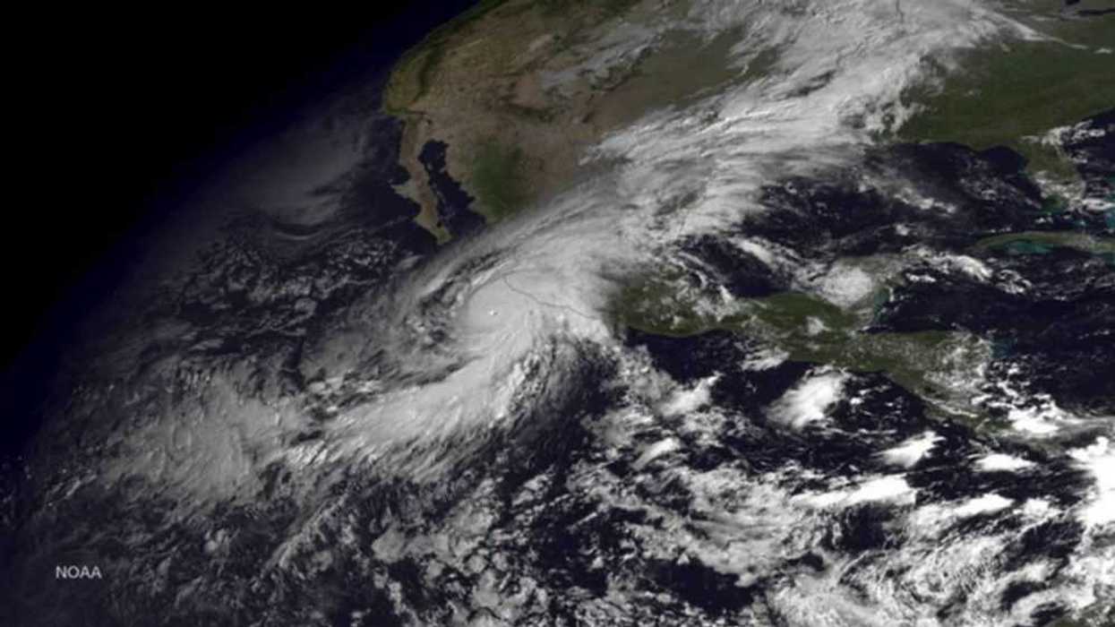 HURACAN SANDRA SE APROXIMA A BAJA CALIFORNIA
