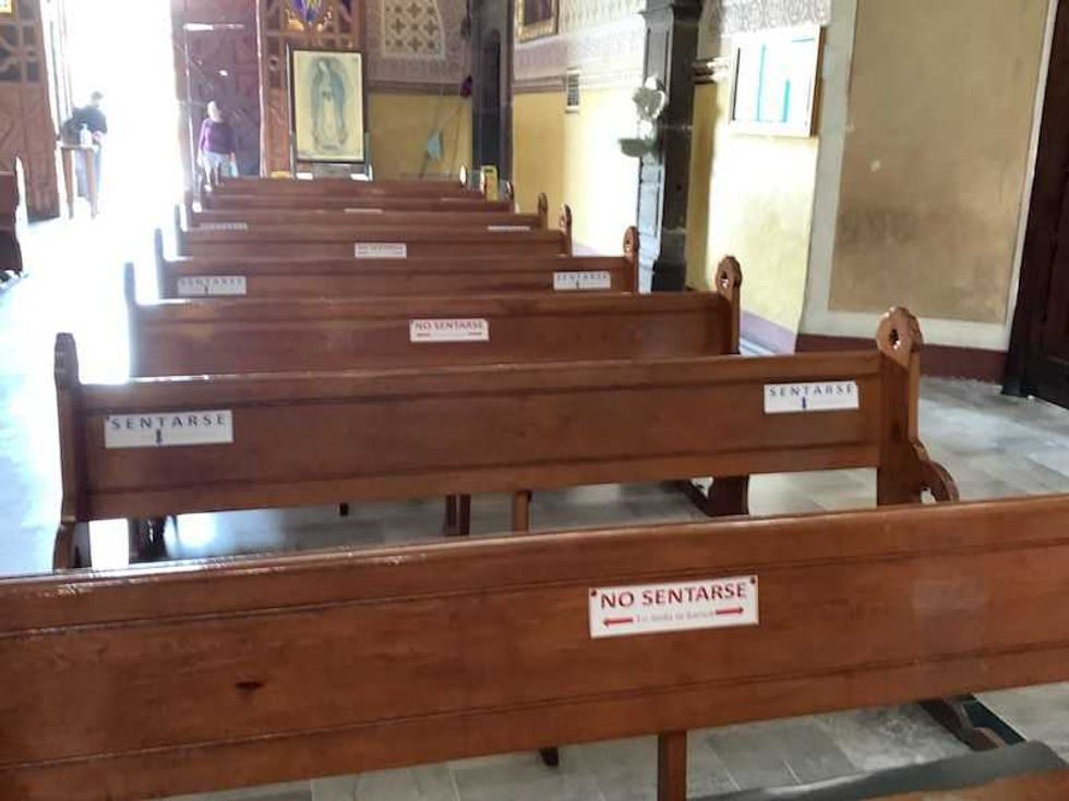 Iglesia católica abre puertas a sus fieles