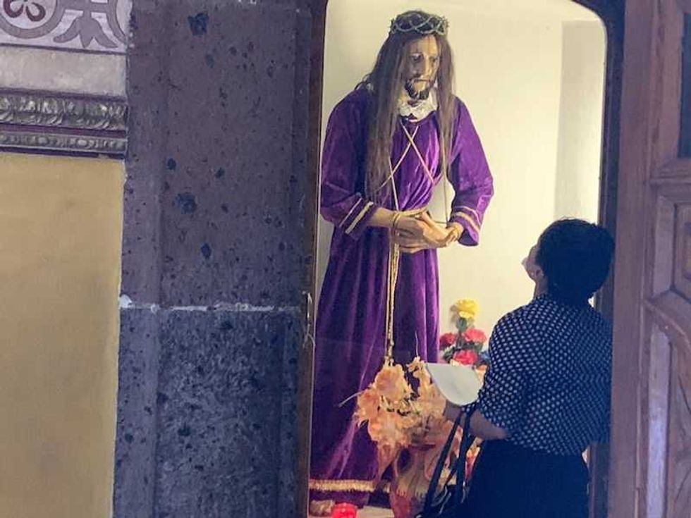 Iglesia católica abre puertas a sus fieles