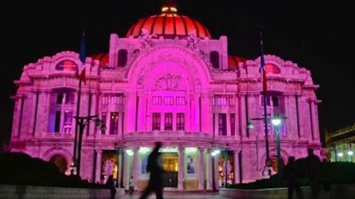 iluminaran-de-rosa-monumentos-historicos-por-lucha-contra-el-cancer