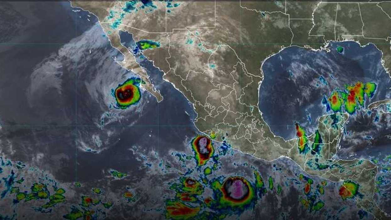 Imagen satelital de Conagua y el SMN del Pacífico mexicano con el huracán Polo frente a Baja California Sur y la tormenta tropical Rachel al sur de Guerrero
