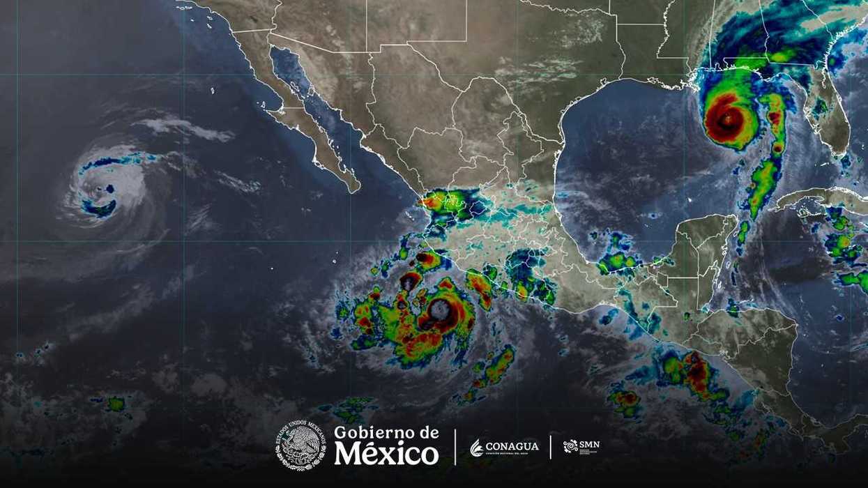 Imagen satelital del SMN con el huracán Simon en el Pacífico mexicano, al sur de Manzanillo, y otros sistemas tropicales