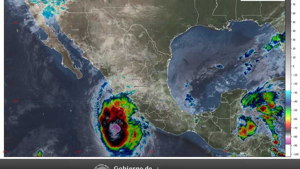 Imagen satelital GOES-19 del huracán Trudy frente a las costas del Pacífico mexicano
