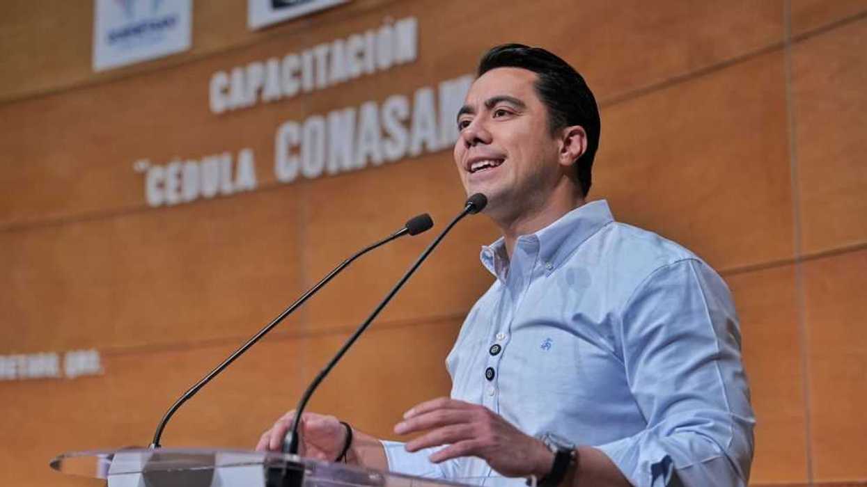 Impulsa Felifer Macías "Cédula CONASAMA" para anexos en Querétaro.