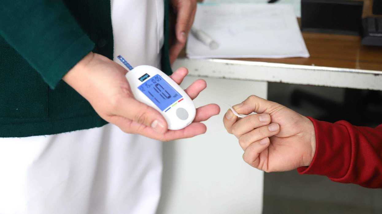 IMSS reconoce labor de mil 400 endocrinólogos en su día nacional.