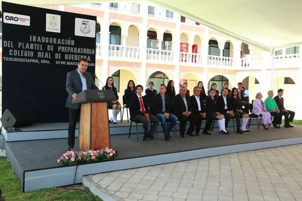 inaugura gobernador colegio real de querenda en tequisquiapan 1