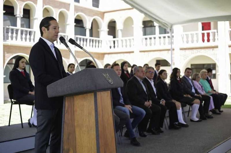 inaugura gobernador colegio real de querenda en tequisquiapan