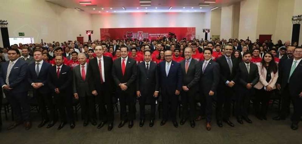 inaugura gobernador laboratorio de ingenieria en universidad arkansas 5