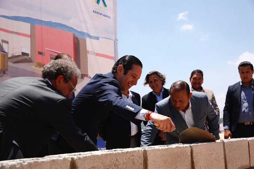 inaugura gobernador parque industrial aeropuerto en colon