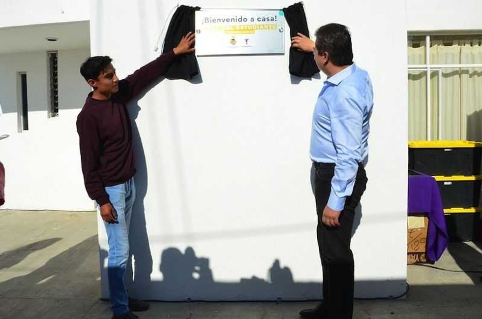 inaugura tono mejia casa del estudiante en queretaro 3