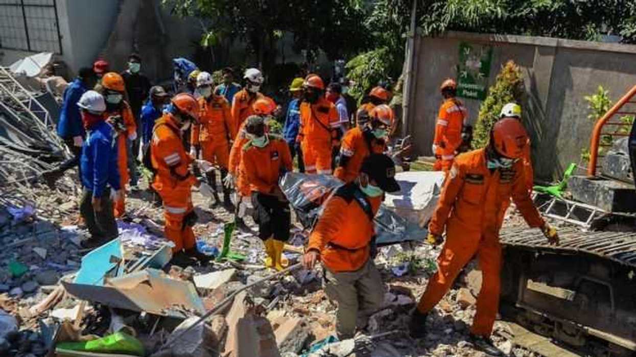 indonesios-rinden-tributo-a-victimas-del-devastador-tsunami-de-2004