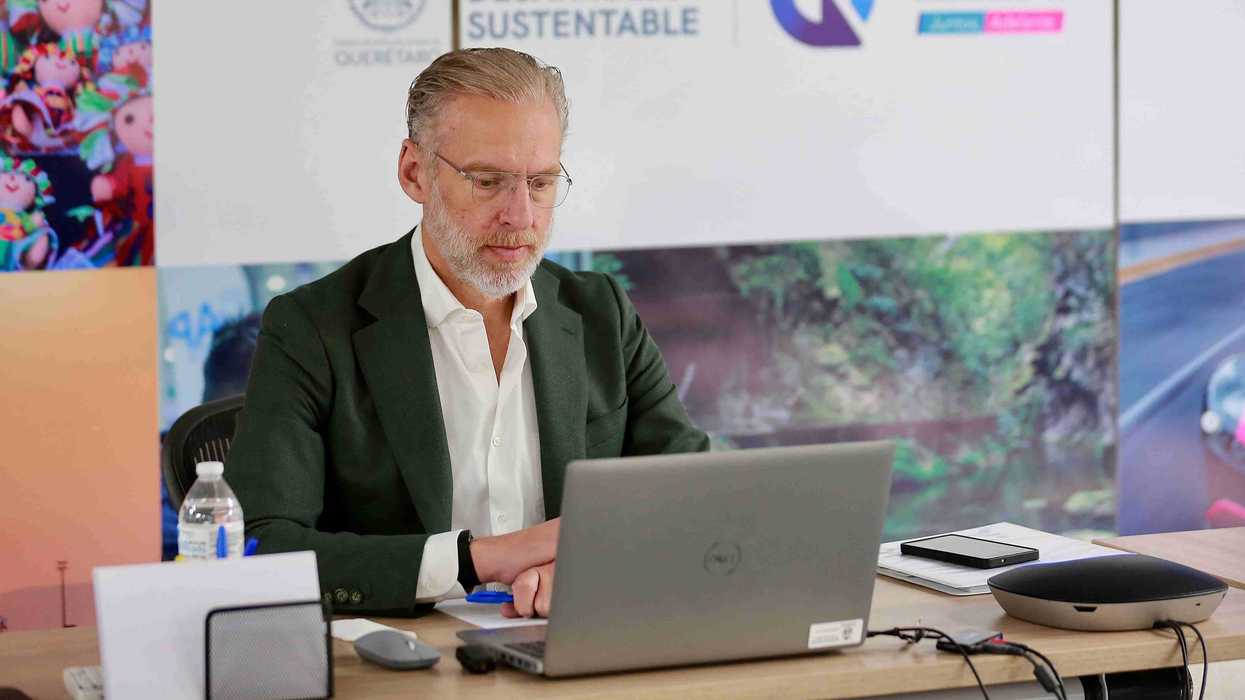 Industria automotriz Querétaro: línea de producción de autopartes en parque industrial del Bajío