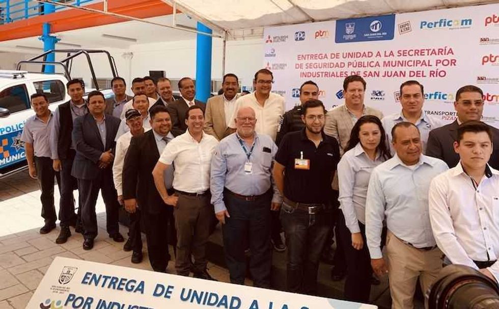 industriales donan patrulla para seguridad en san juan del rio