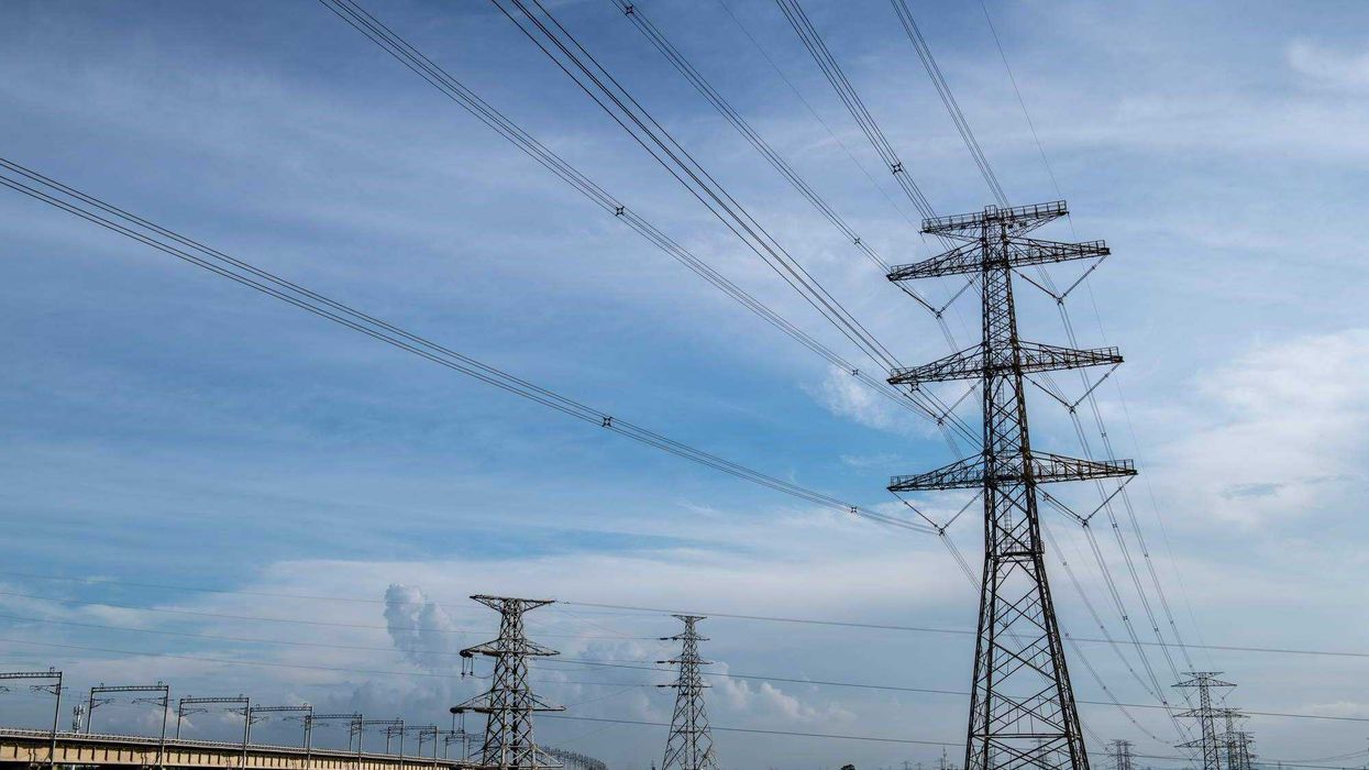 Infraestructura de transmisión eléctrica de alta tensión de la Comisión Federal de Electricidad en México.