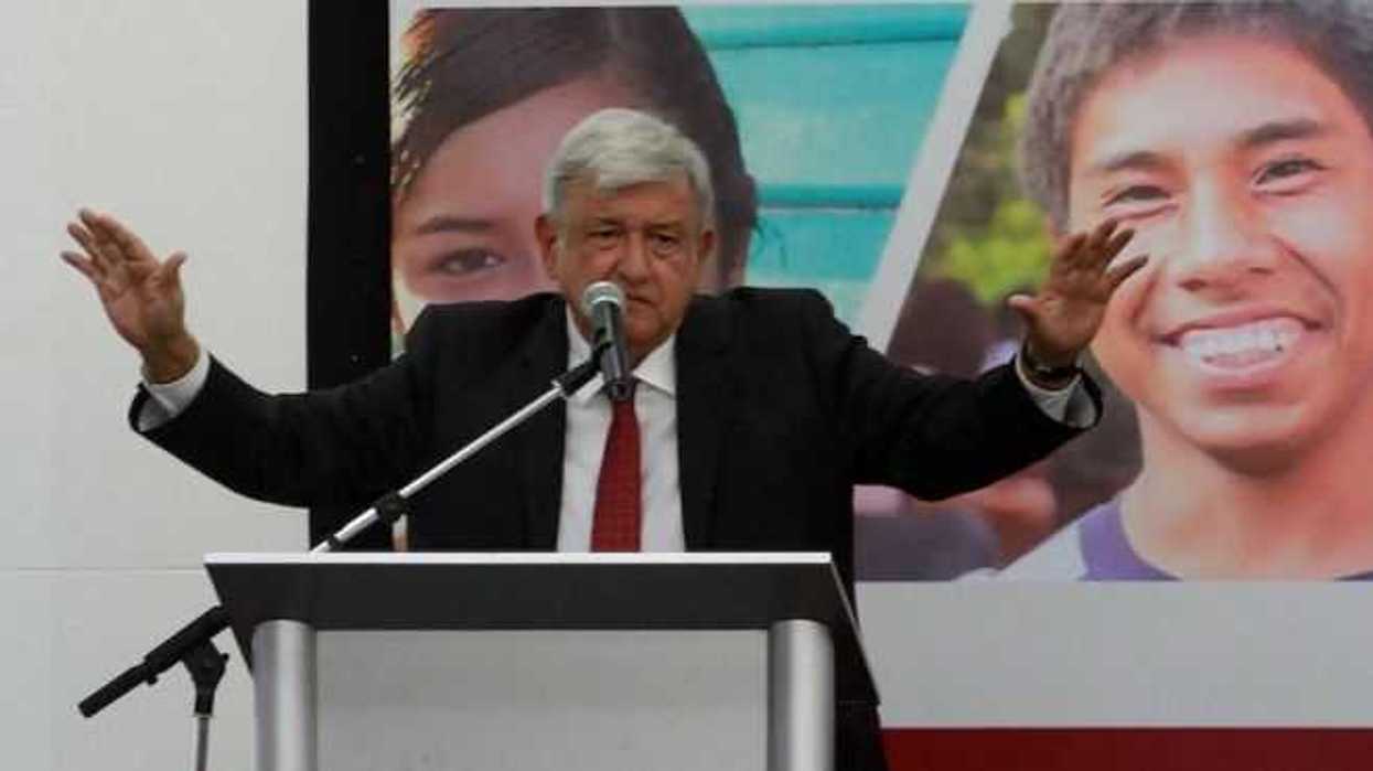 inicia-reunion-de-lopez-obrador-y-familiares-de-normalistas-desaparecidos