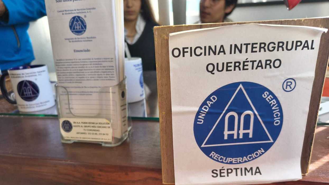 Integrantes de Alcohólicos Anónimos durante jornada informativa Semana Compartiendo Esfuerzos 2026 en Querétaro