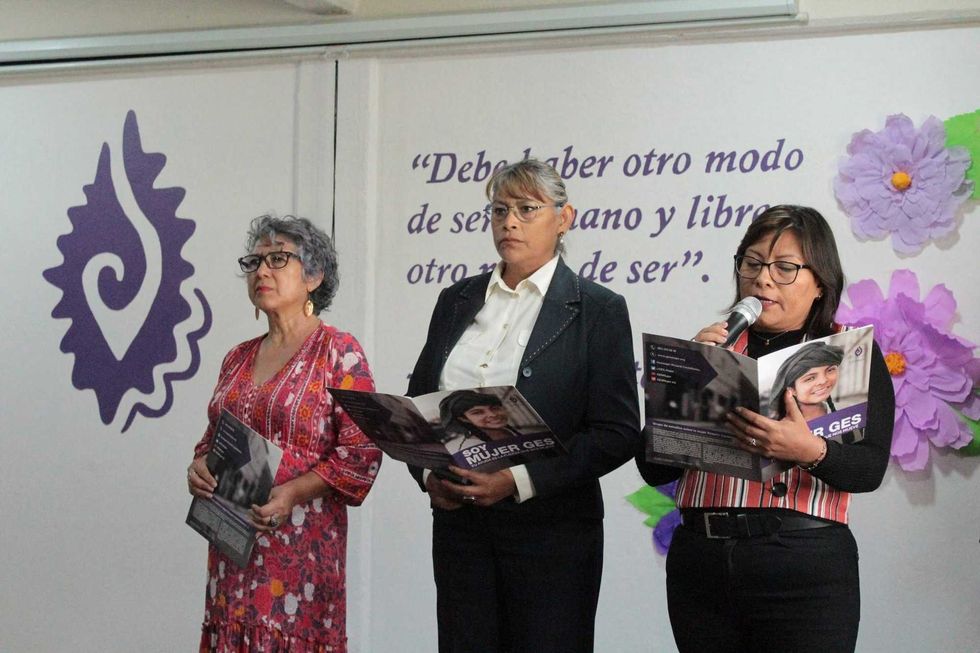 Integrantes de GESMujer Rosario Castellanos durante la conmemoración de su 48 aniversario en Oaxaca. Foto: Gesmujer Rosario Castellanos.