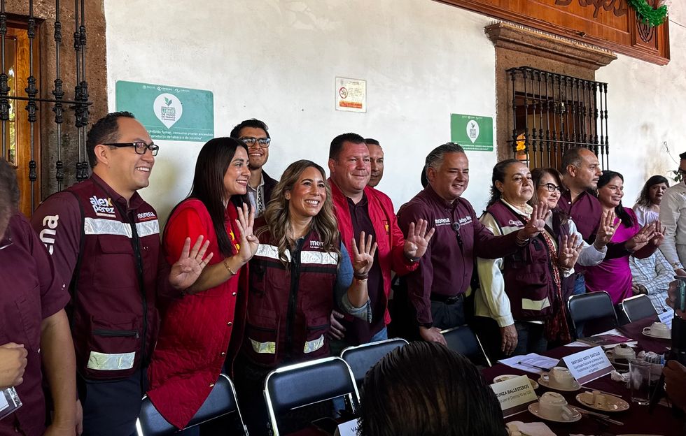 Integrantes de Morena y aliados en la asamblea de San Juan del R\u00edo donde Nieto habl\u00f3 del IMSS-Bienestar.