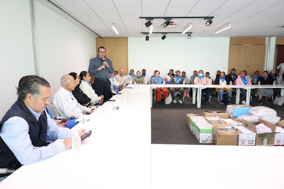 Integrantes del Frente Nacional por la Familia entregan 64 mil firmas contra despenalizaci\u00f3n del aborto al Congreso de Quer\u00e9taro, marzo 2026