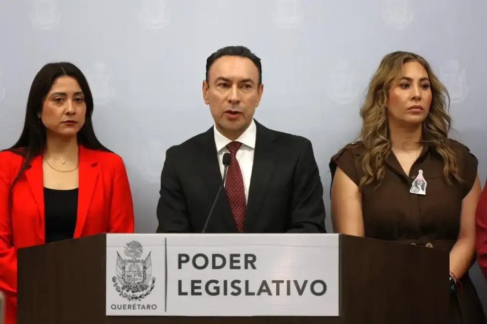 Integrantes del Grupo Legislativo de Morena en conferencia de prensa sobre la reforma electoral