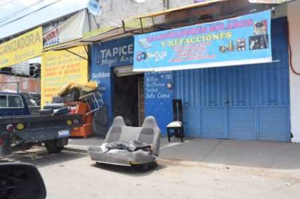 invade comercio banquetas san juan del rio 1