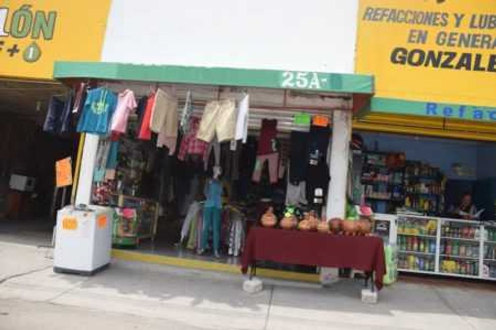 invade comercio banquetas san juan del rio 2