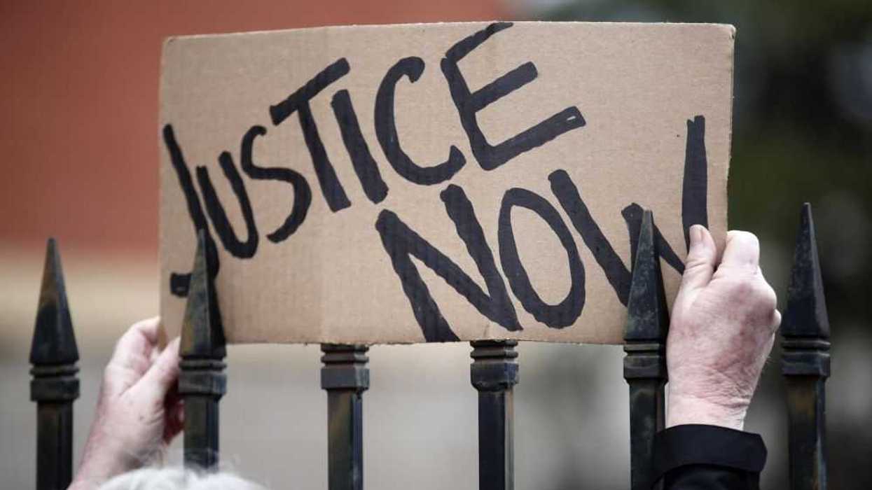 Investigan a policías que mataron en EEUU a un fugitivo en silla de ruedas. EFE/EPA/TANNEN MAURY.