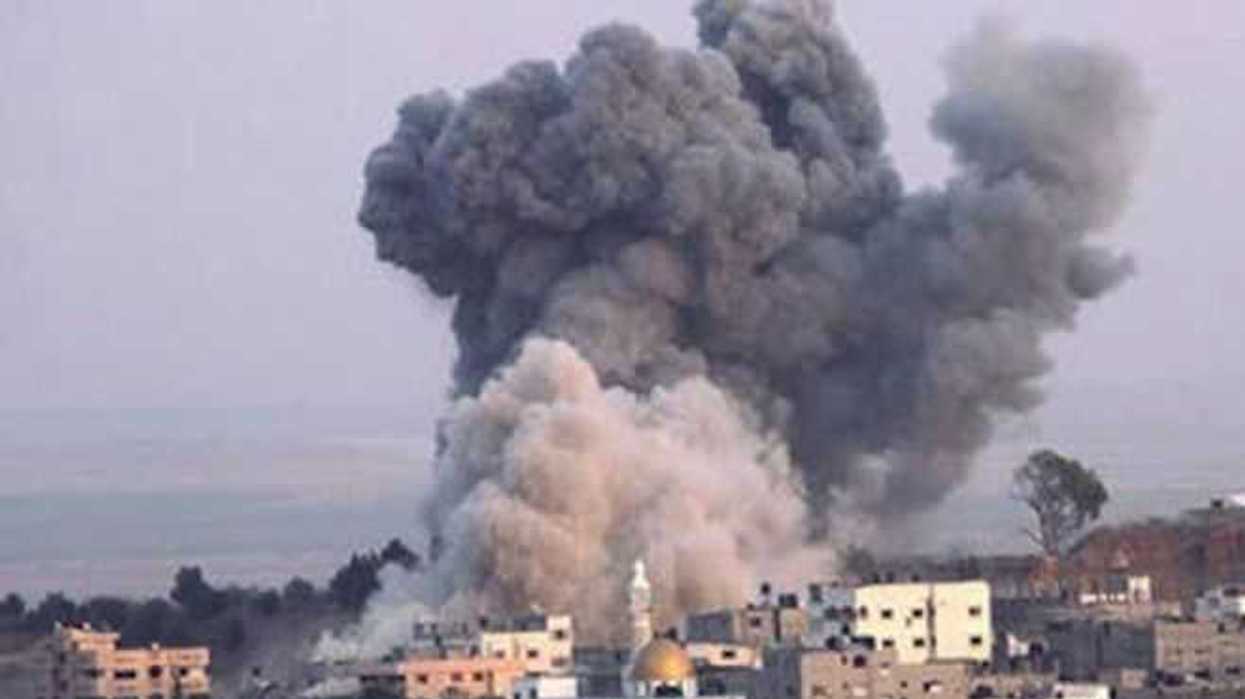 Irán acusa a Arabia Saudita de bombardear su embajada en Yemen.