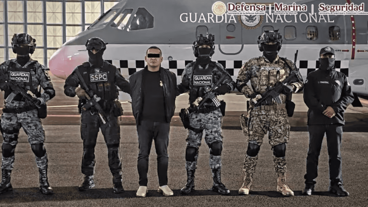 Iván Cazarín Molina, alias El Tanque, custodiado por fuerzas federales tras su captura en Zapopan, Jalisco