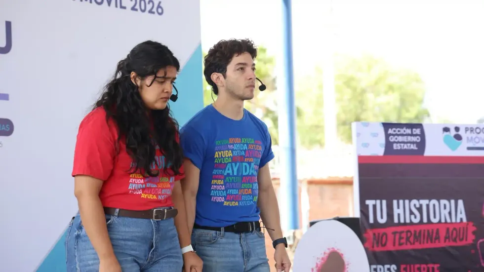 J\u00f3venes participan en una actividad teatral del programa Procu M\u00f3vil en Quer\u00e9taro
