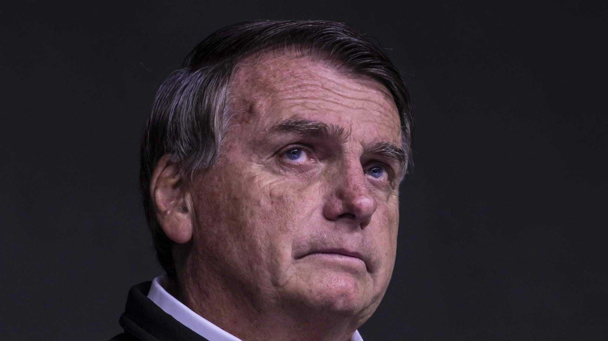 Jair Bolsonaro llega al Supremo Tribunal Federal escoltado por agentes de la Policía Federal durante audiencia judicial.