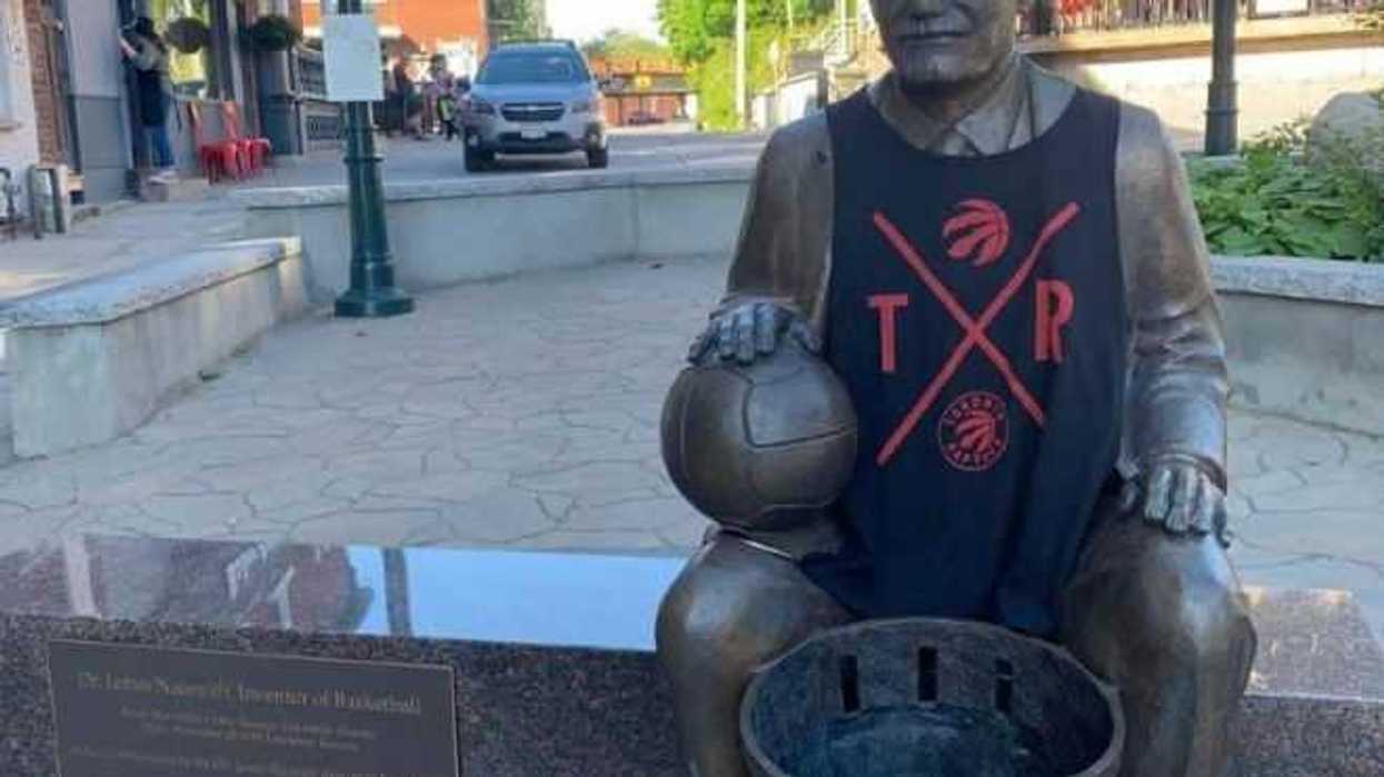 james-naismith-creador-del-baloncesto-recibe-homenaje-en-su-pueblo