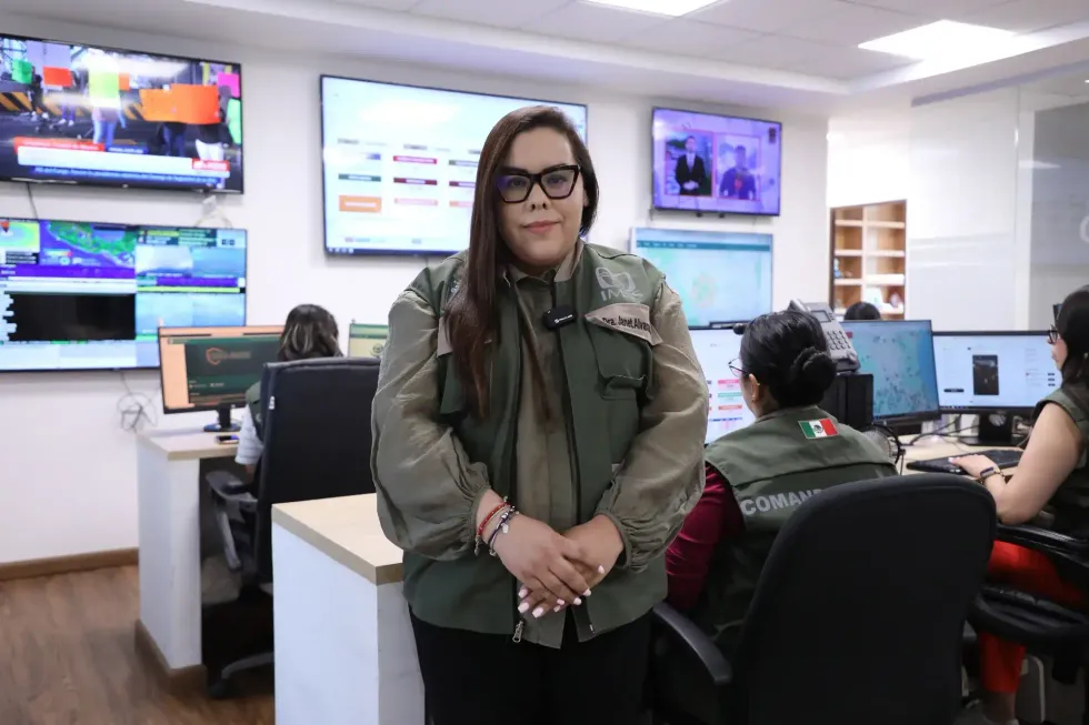 Janett Alvarado Gonz\u00e1lez explica las funciones del Centro Virtual de Operaciones del IMSS.