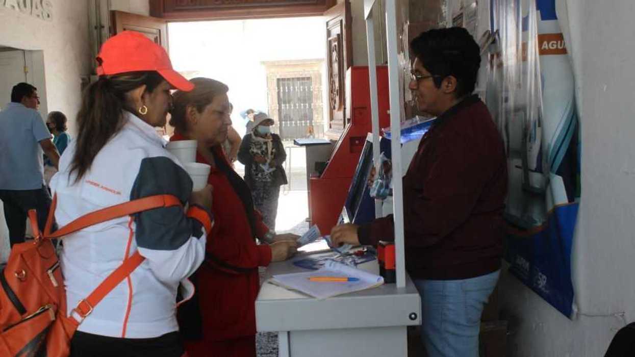 JAPAM entrega kits ahorradores a usuarios en San Juan del Río.