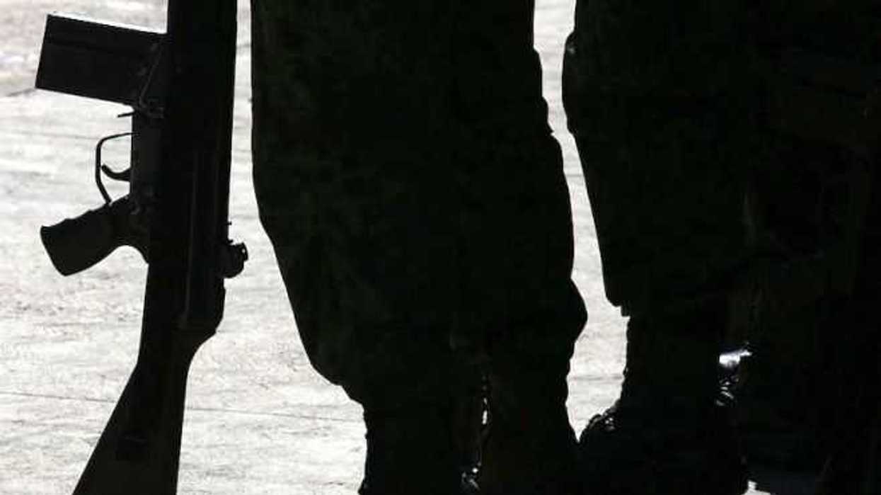 japon-eua-marchan-polos-opuestos-crimenes-arma-fuego