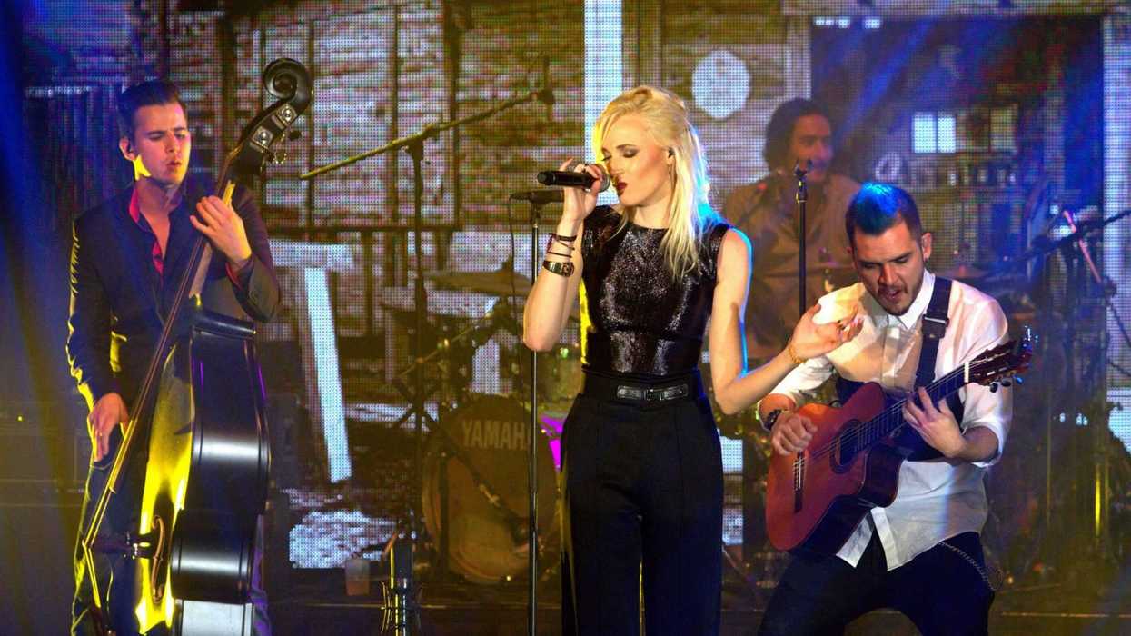 JENNY AND THE MEXICATS. NOTIMEX
